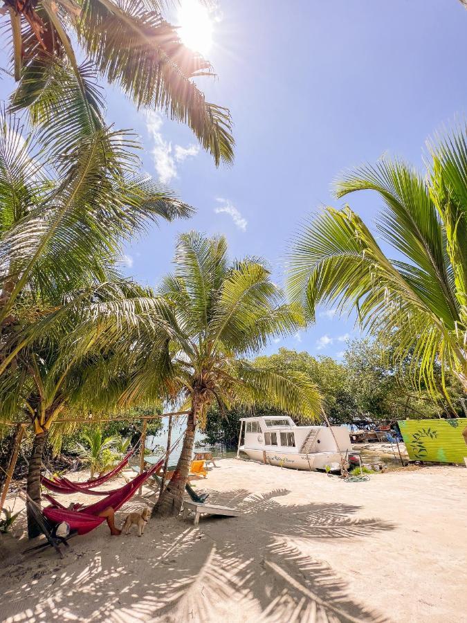 Bella'S Backpackers Hostel Caye Caulker Exteriér fotografie