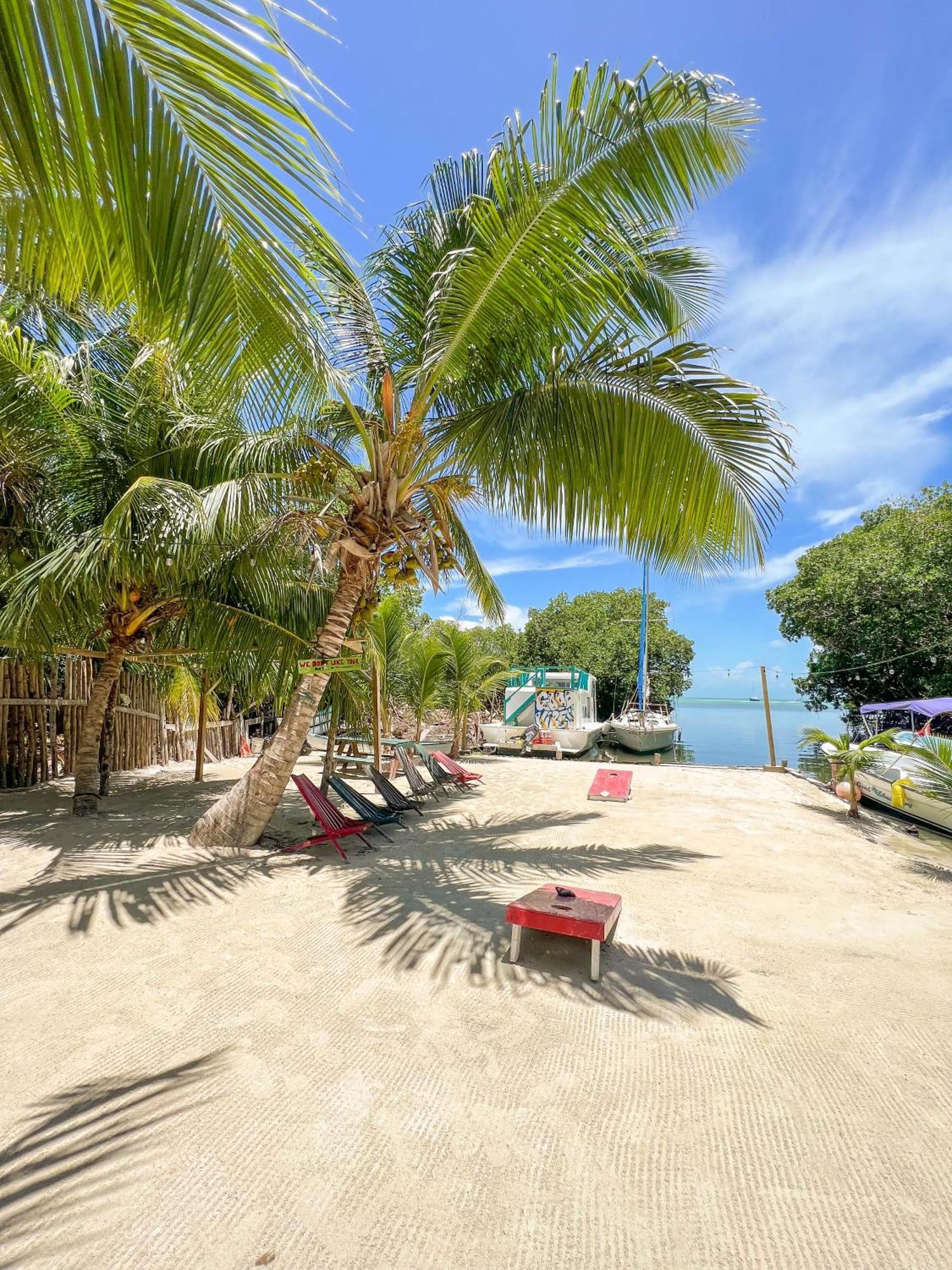 Bella'S Backpackers Hostel Caye Caulker Exteriér fotografie